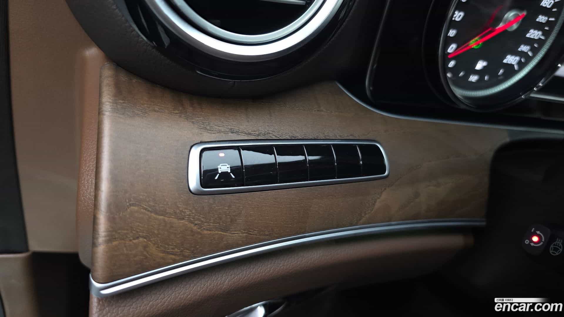 E-Class Mercedes-Benz 2019.5-OPTION-017