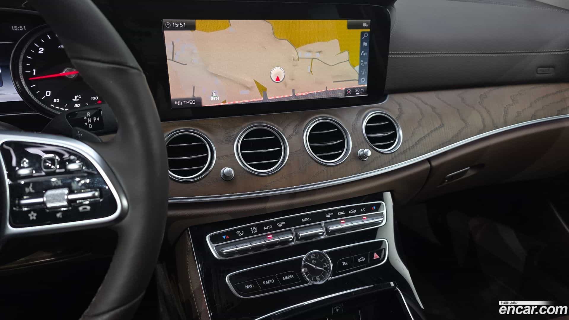 E-Class Mercedes-Benz 2019.5-OPTION-020