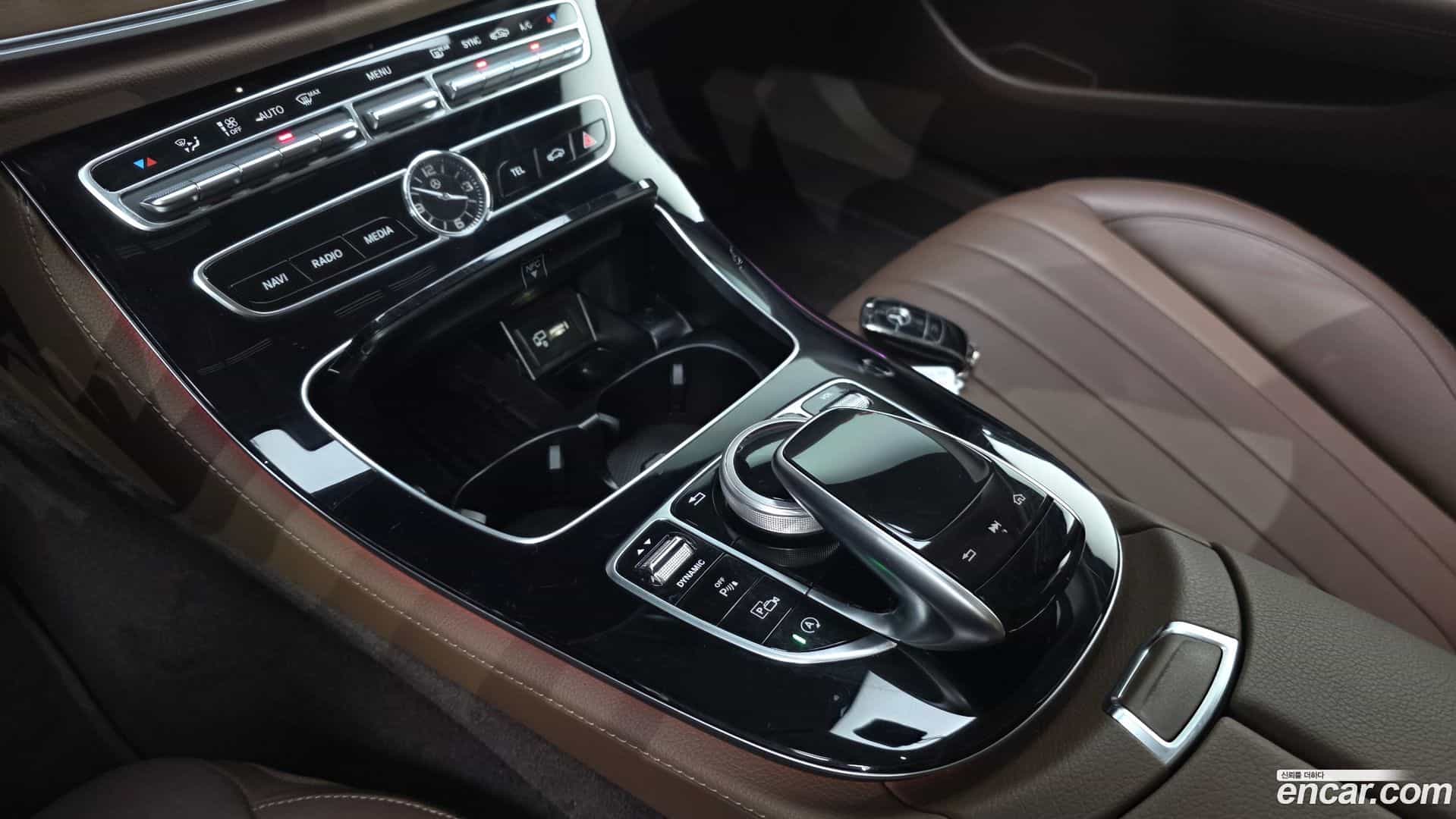 E-Class Mercedes-Benz 2019.5-OPTION-022