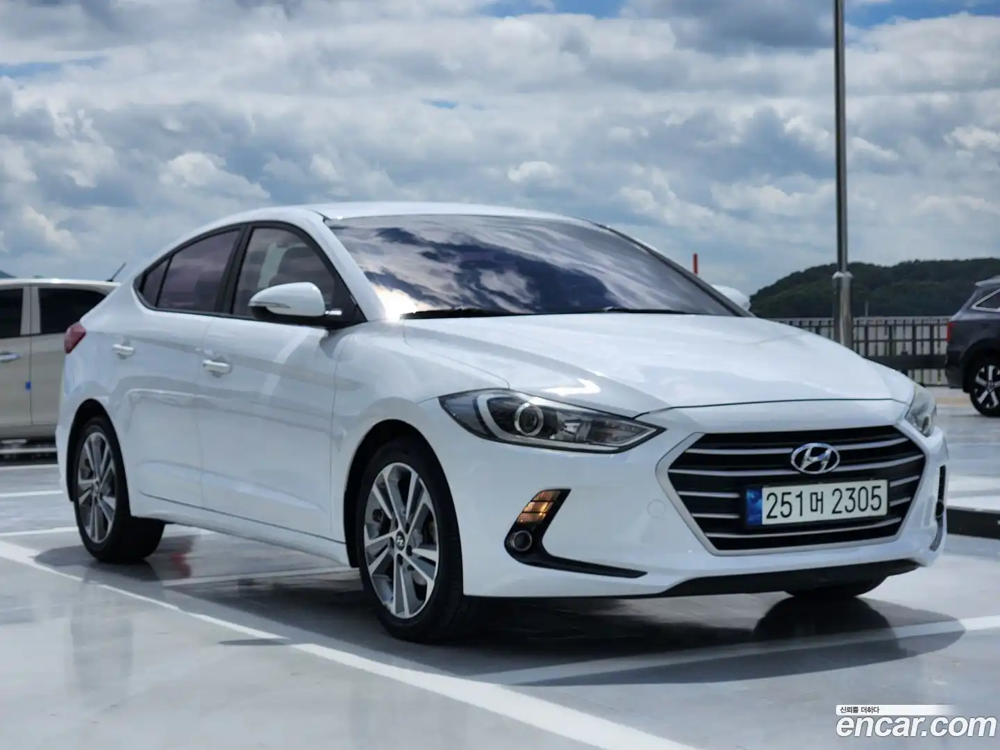 AVANTE Hyundai 2018.0-OUTER-002