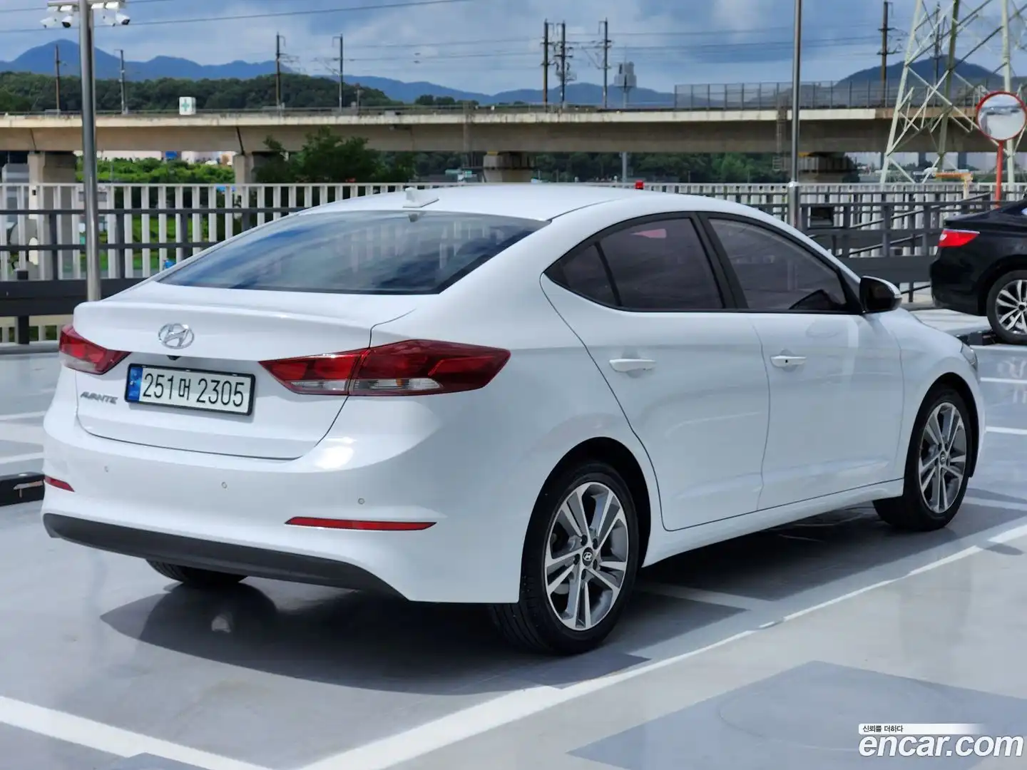AVANTE Hyundai 2018.0-OUTER-003