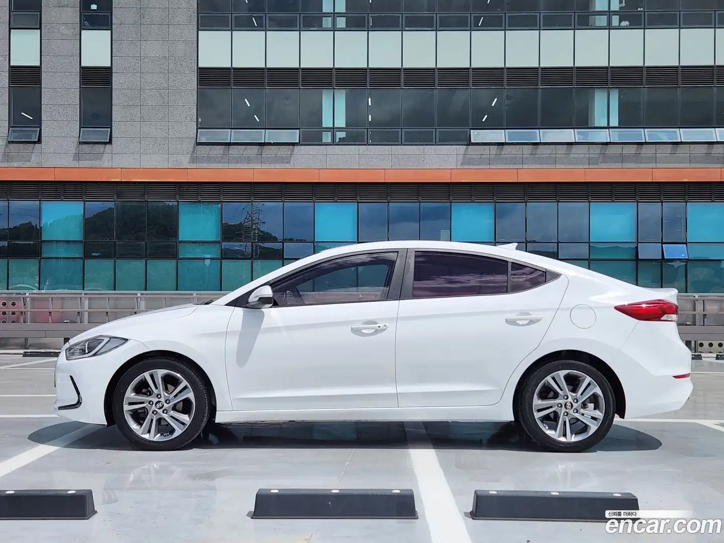 AVANTE Hyundai 2018.0-OUTER-004