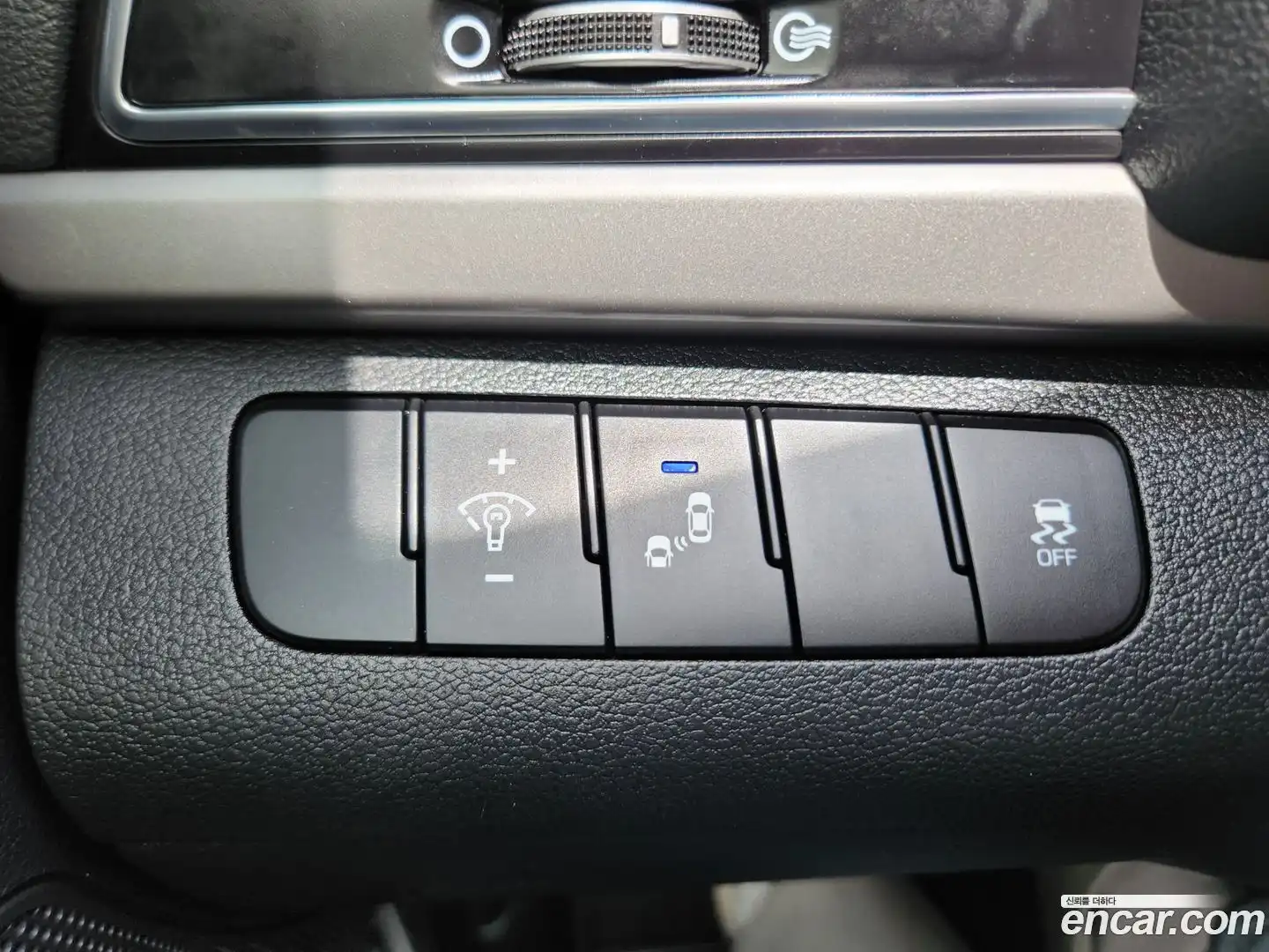 AVANTE Hyundai 2018.0-OUTER-006