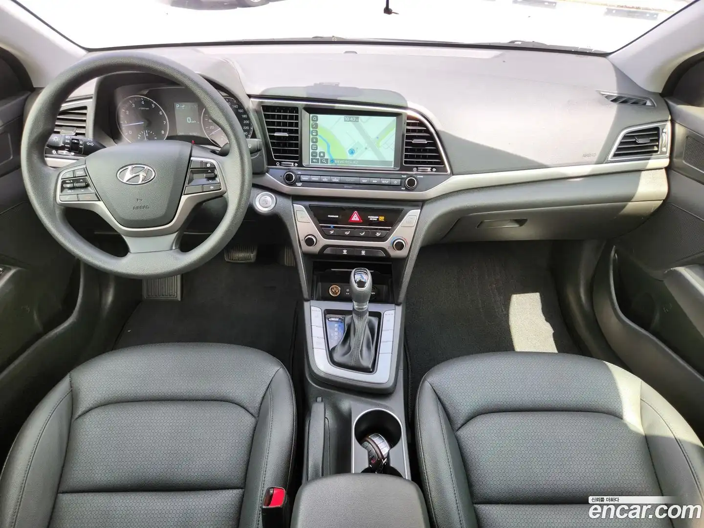 AVANTE Hyundai 2018.0-OPTION-015