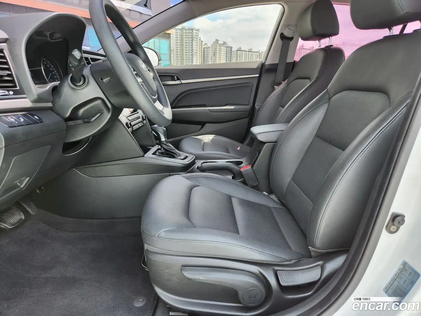 AVANTE Hyundai 2018.0-OPTION-016