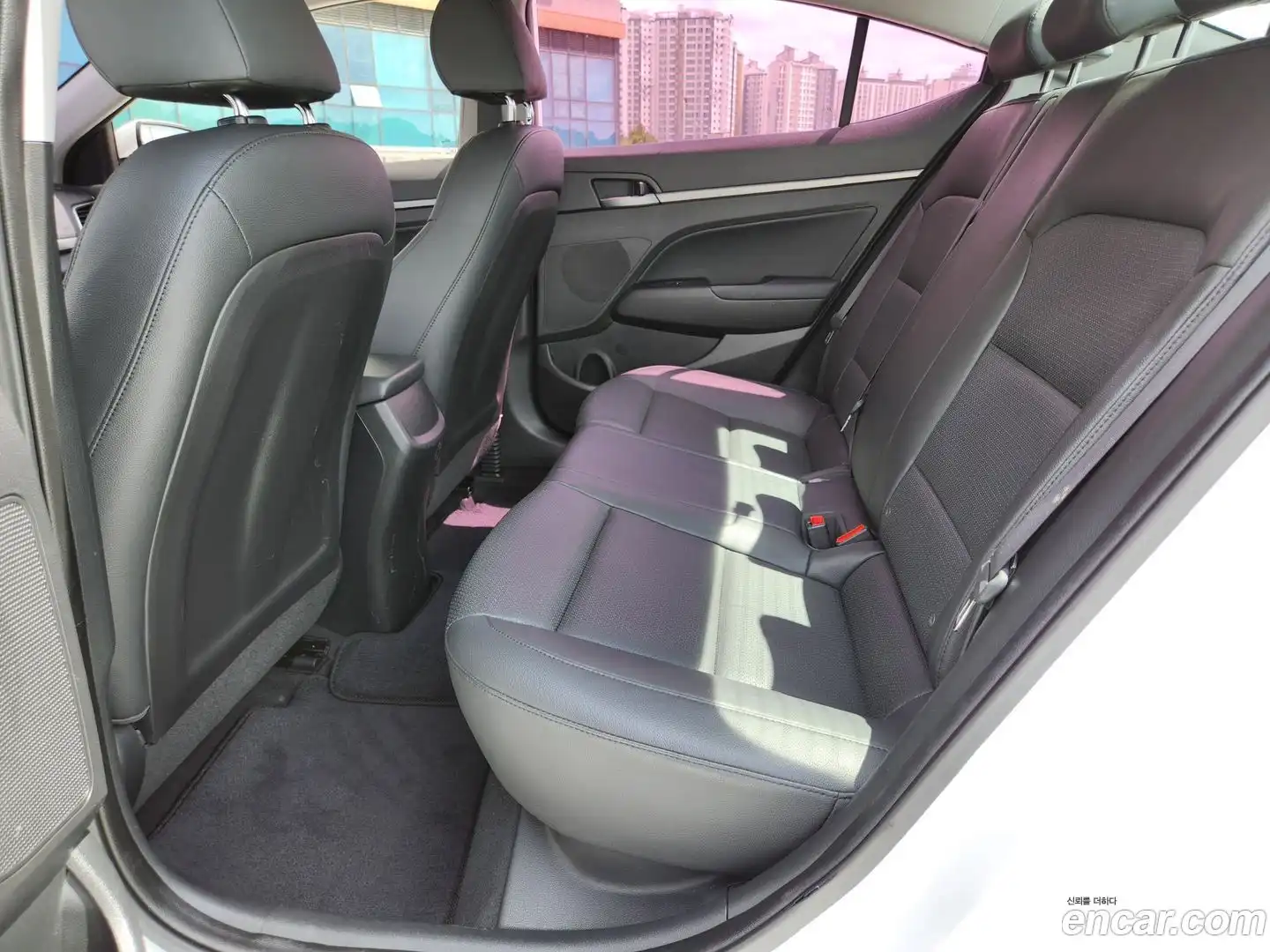 AVANTE Hyundai 2018.0-OPTION-017