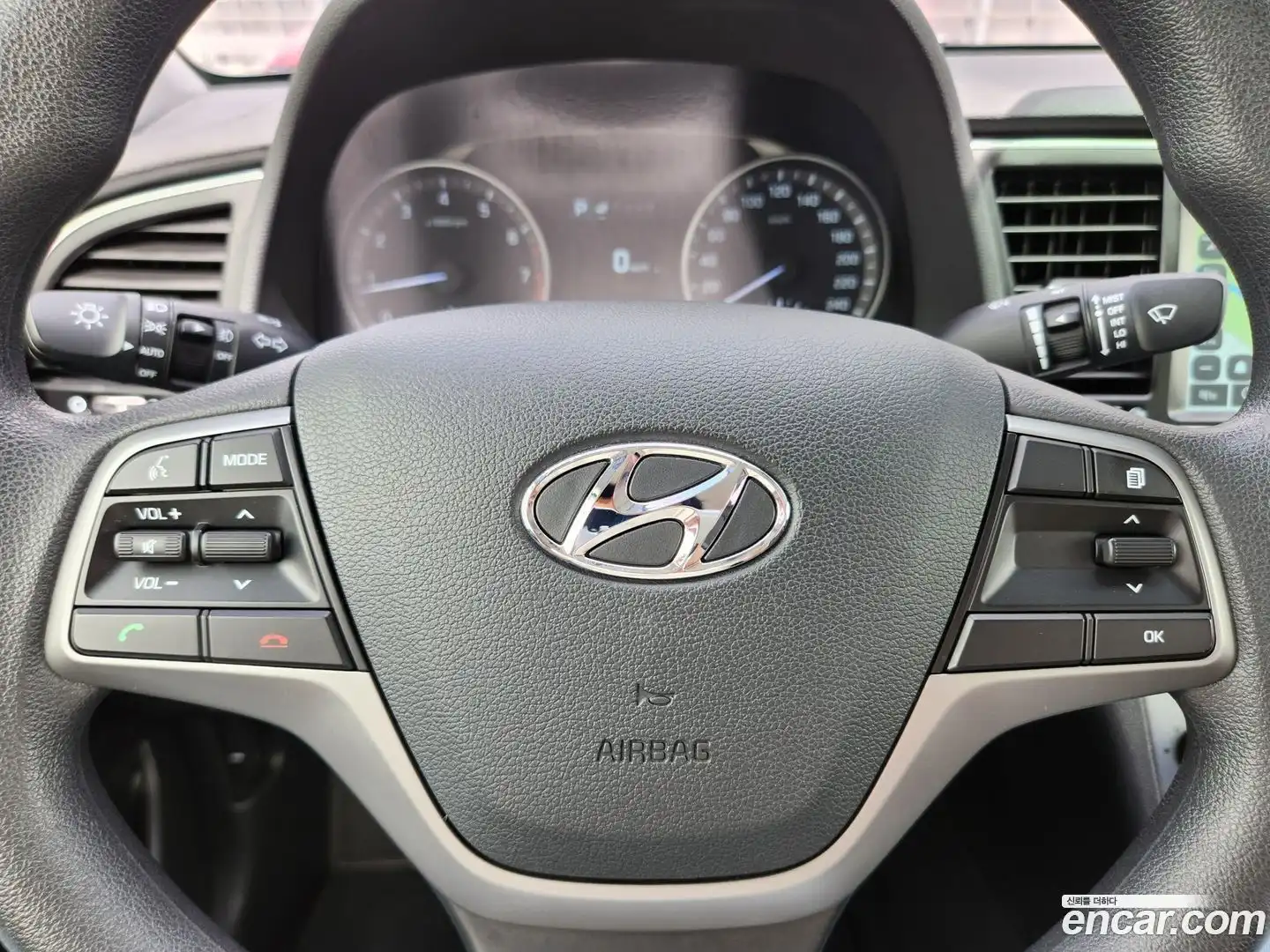 AVANTE Hyundai 2018.0-OPTION-021
