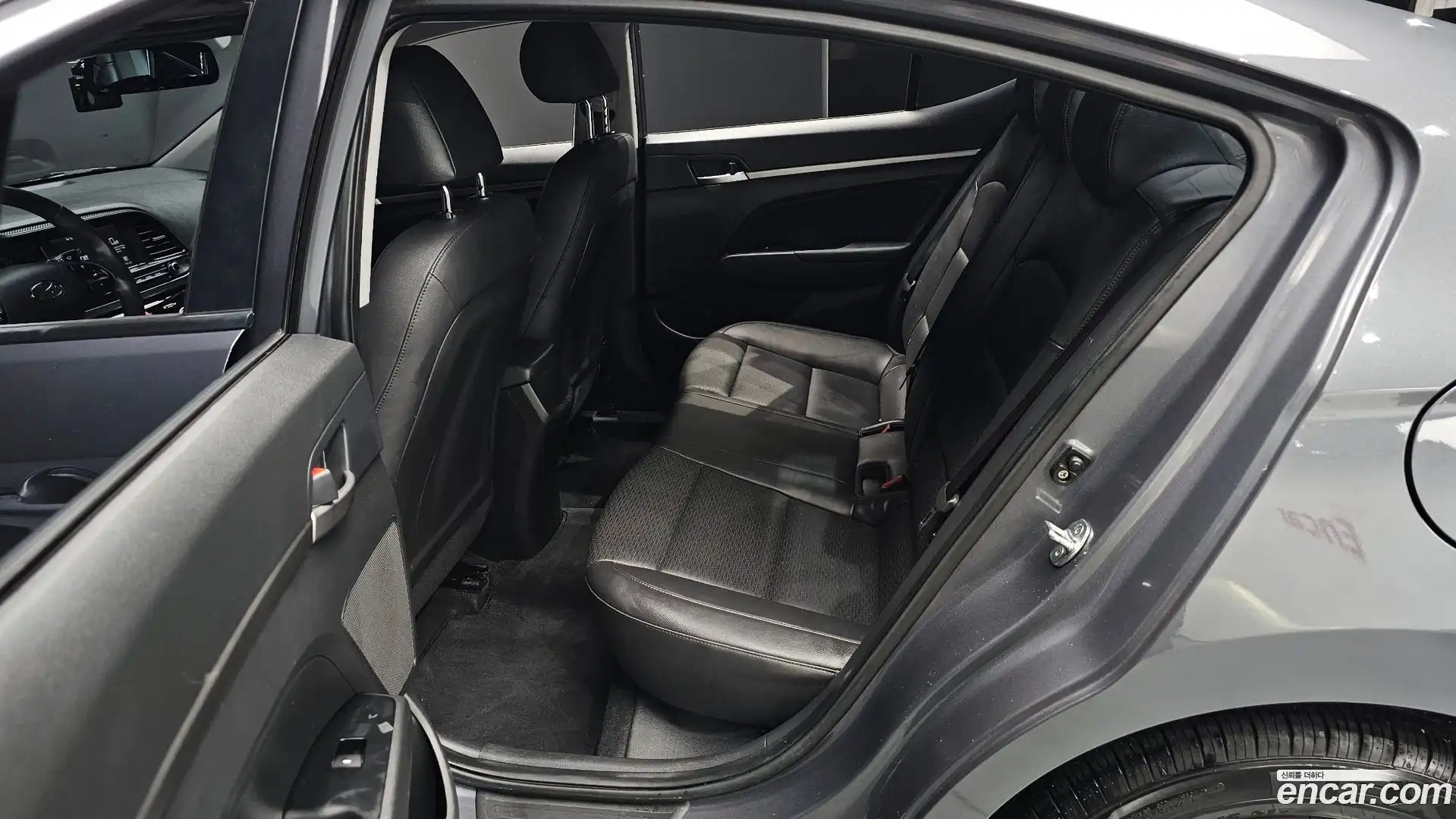 AVANTE Hyundai 2019.10-OPTION-016