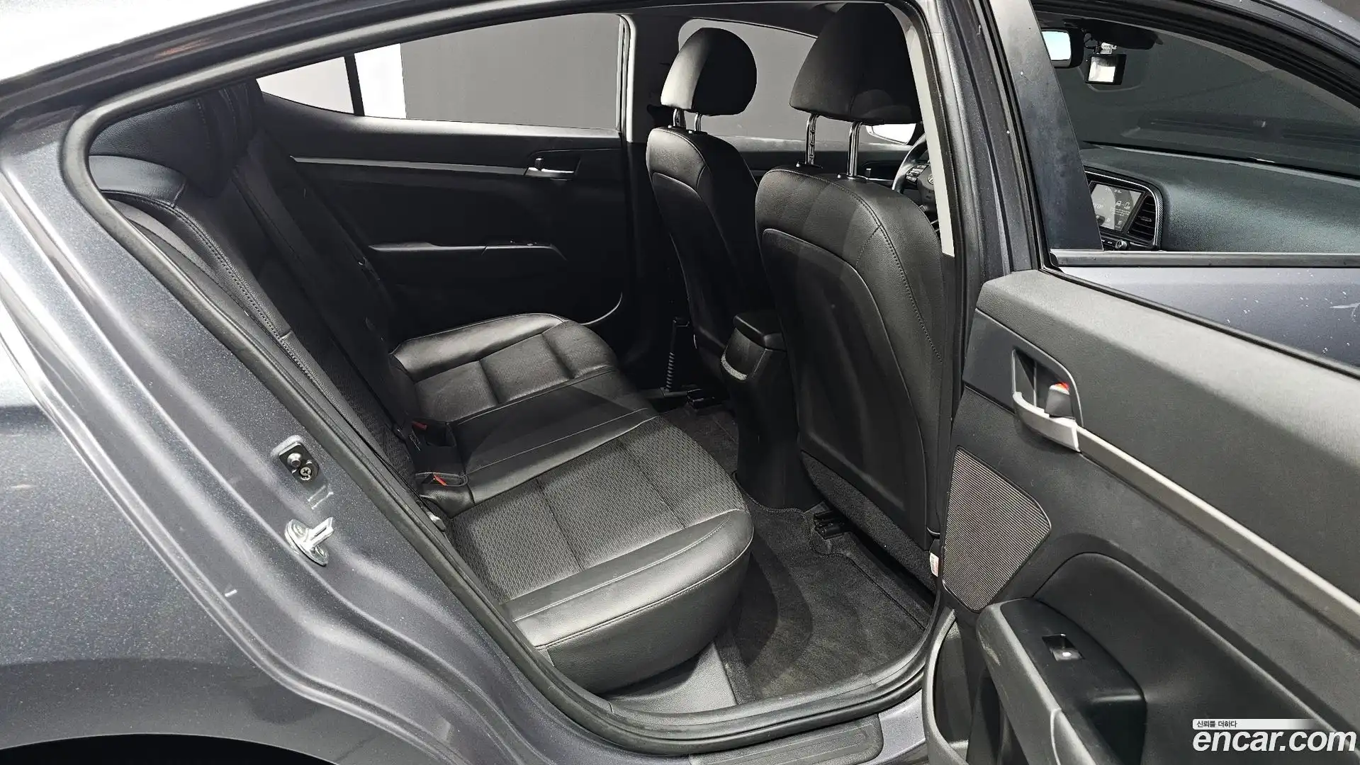 AVANTE Hyundai 2019.10-OPTION-017