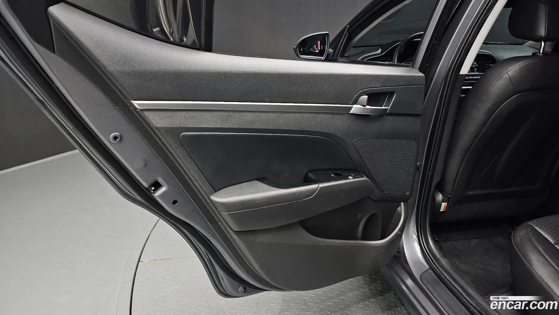 AVANTE Hyundai 2019.10-INNER-035