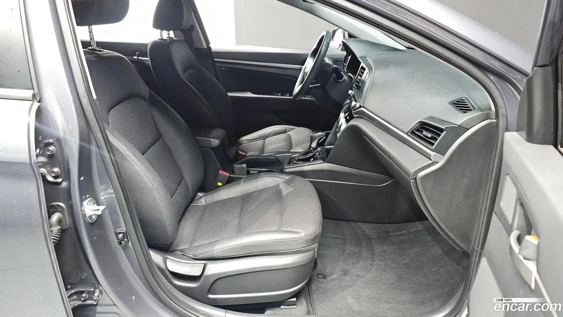 AVANTE Hyundai 2019.10-INNER-036