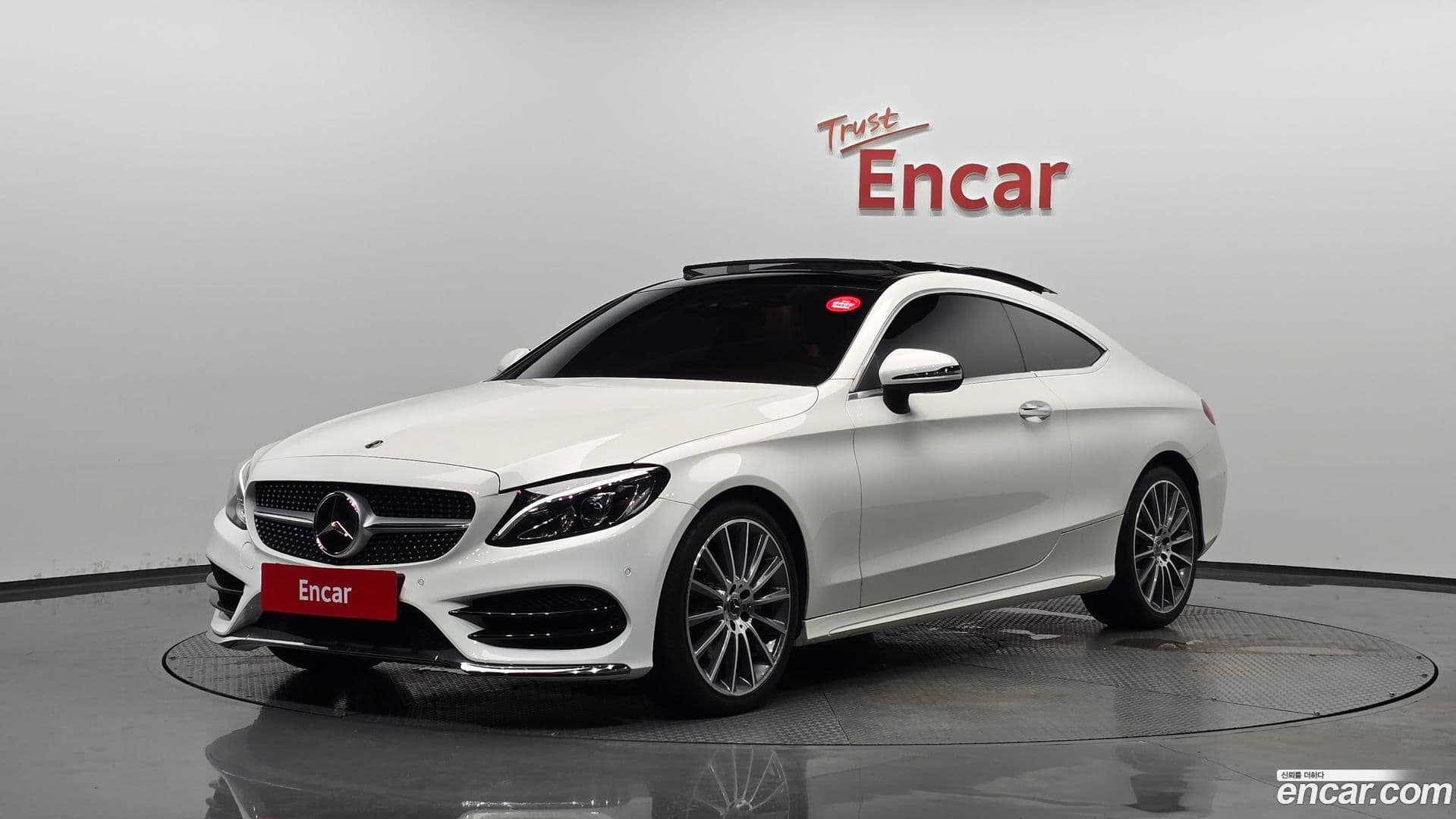 Main__Slider__Photo:C-Class Mercedes-Benz 2018.3-0
