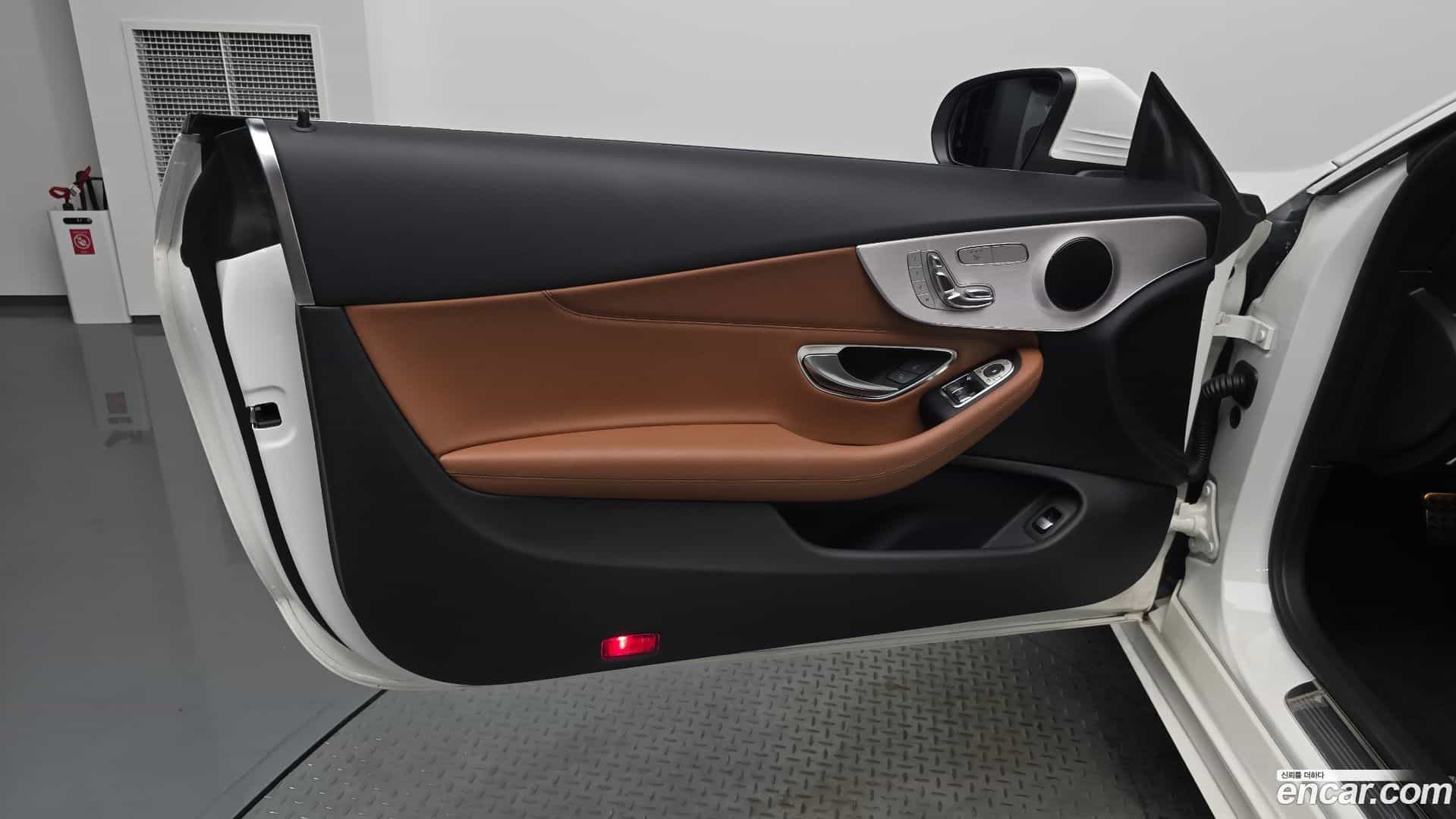 C-Class Mercedes-Benz 2018.3-INNER-034