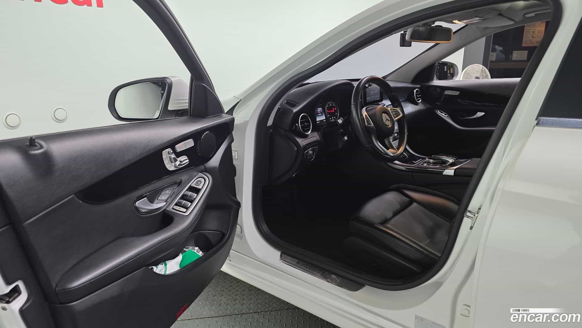 C-Class Mercedes-Benz 2015.8-INNER-010