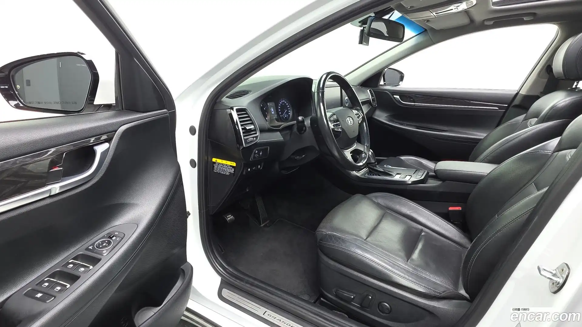 Grandeur Hyundai 2017.2-INNER-010