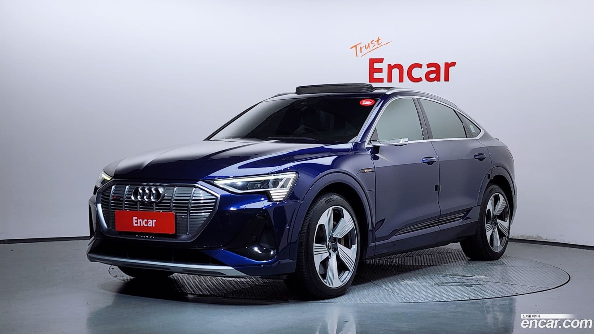 Main__Slider__Photo:e-tron Audi 2021.10-0