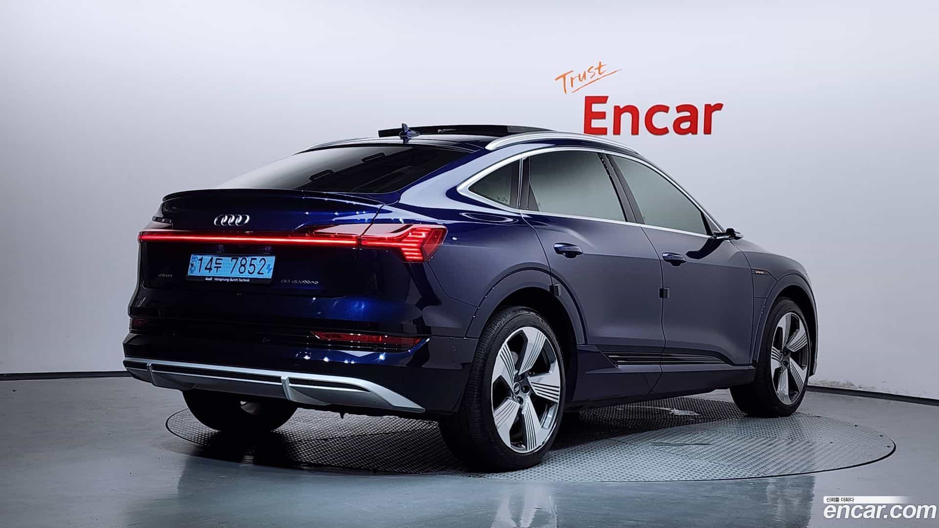 e-tron Audi 2021.10-OUTER-002