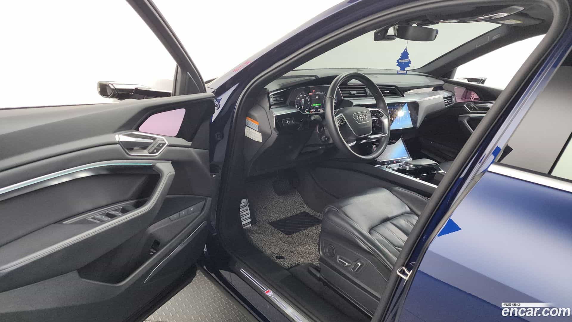 e-tron Audi 2021.10-INNER-010