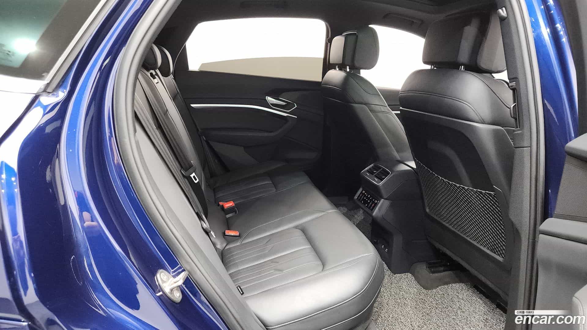 e-tron Audi 2021.10-OPTION-015