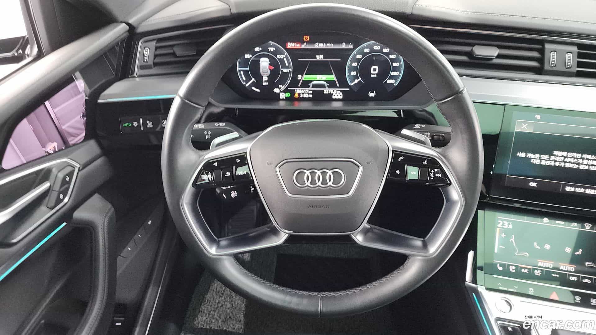 e-tron Audi 2021.10-OPTION-017