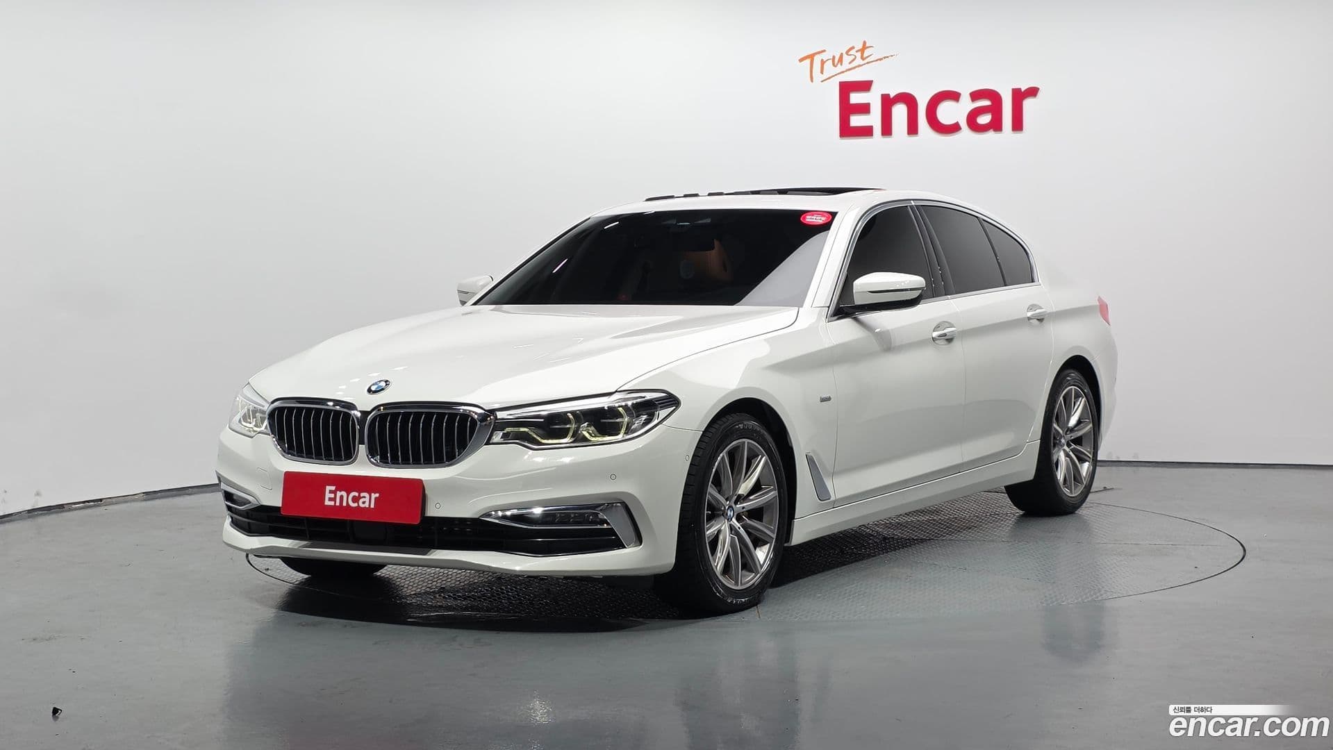 Main__Slider__Photo:5-Series BMW 2017.10-0