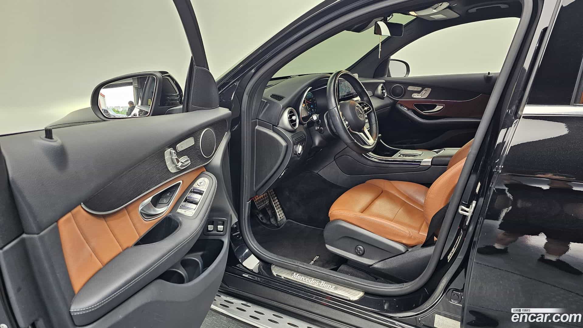 GLC-Class Mercedes-Benz 2021.4-INNER-010