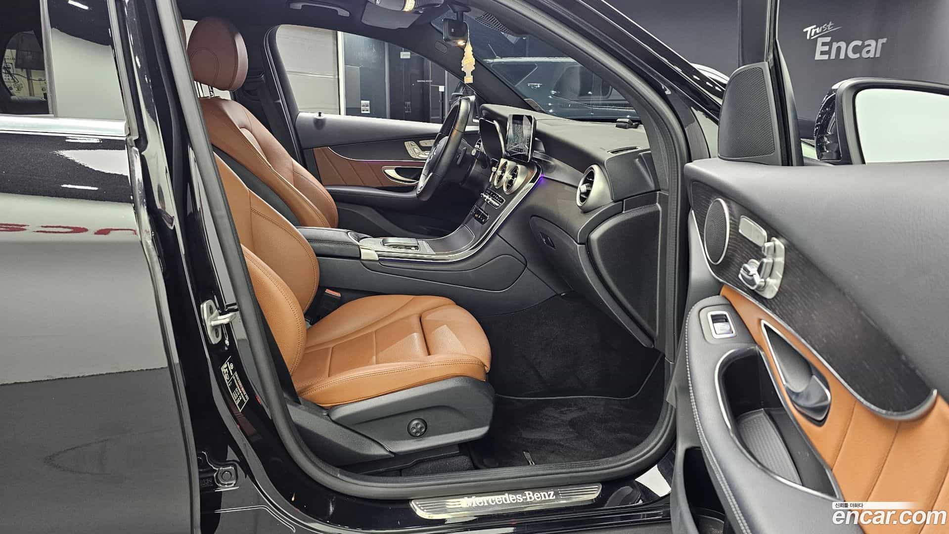 GLC-Class Mercedes-Benz 2021.4-OPTION-015
