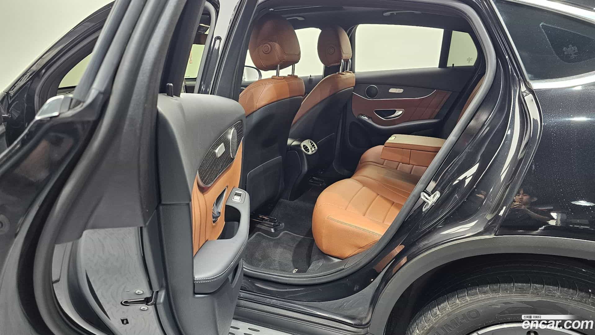 GLC-Class Mercedes-Benz 2021.4-INNER-036