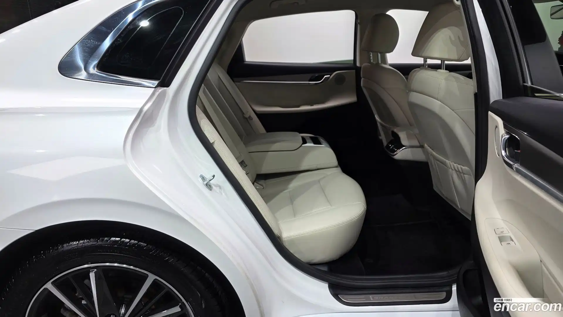Grandeur Hyundai 2022.4-OPTION-016