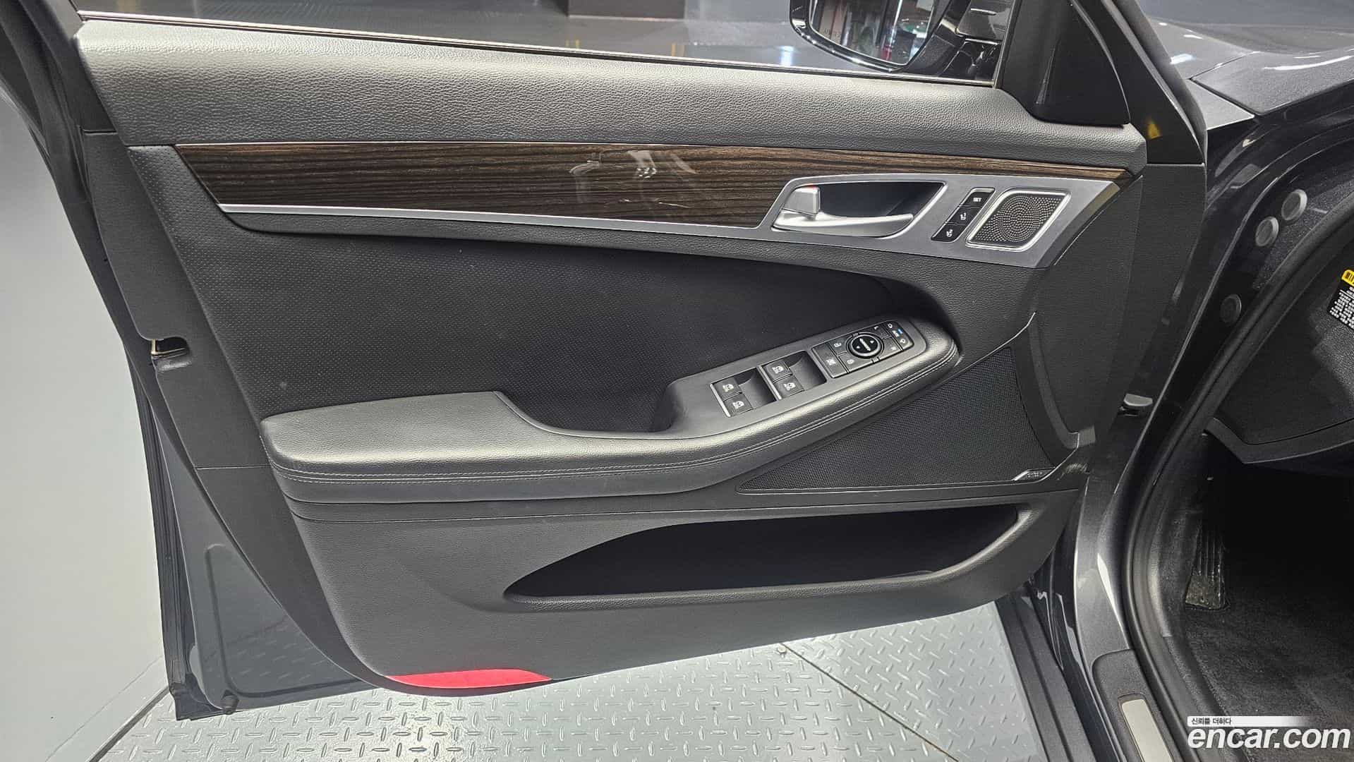 G80 Genesis 2019.7-INNER-034