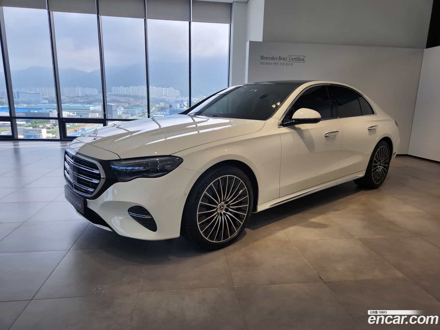 E-Class Mercedes-Benz 2025.11-OUTER-001