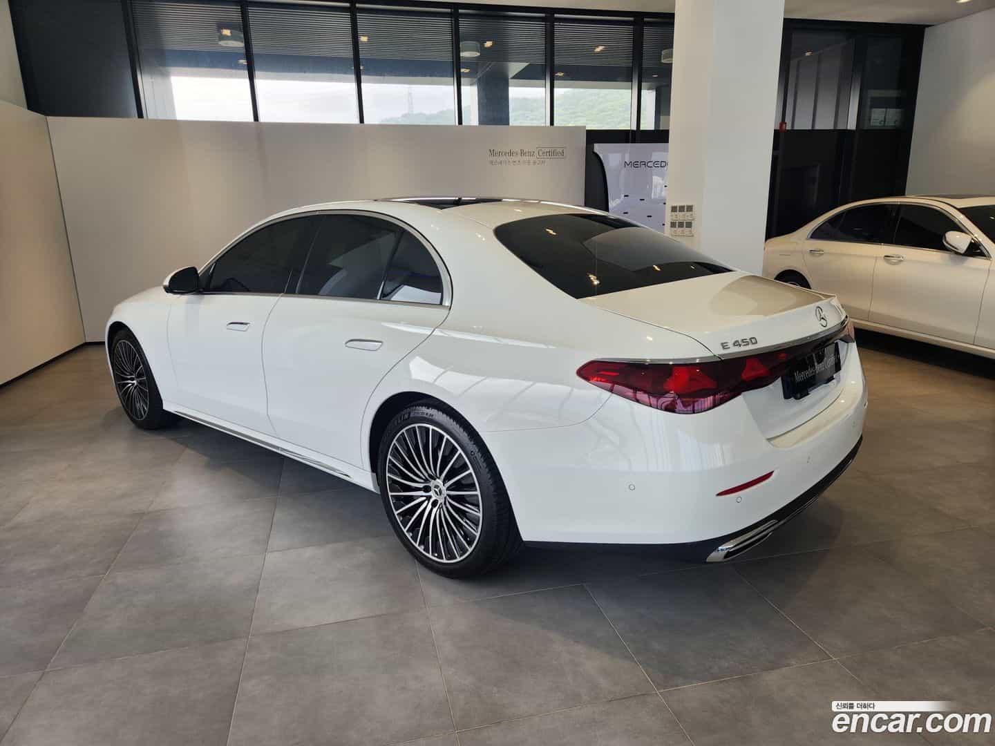 E-Class Mercedes-Benz 2025.11-OUTER-003