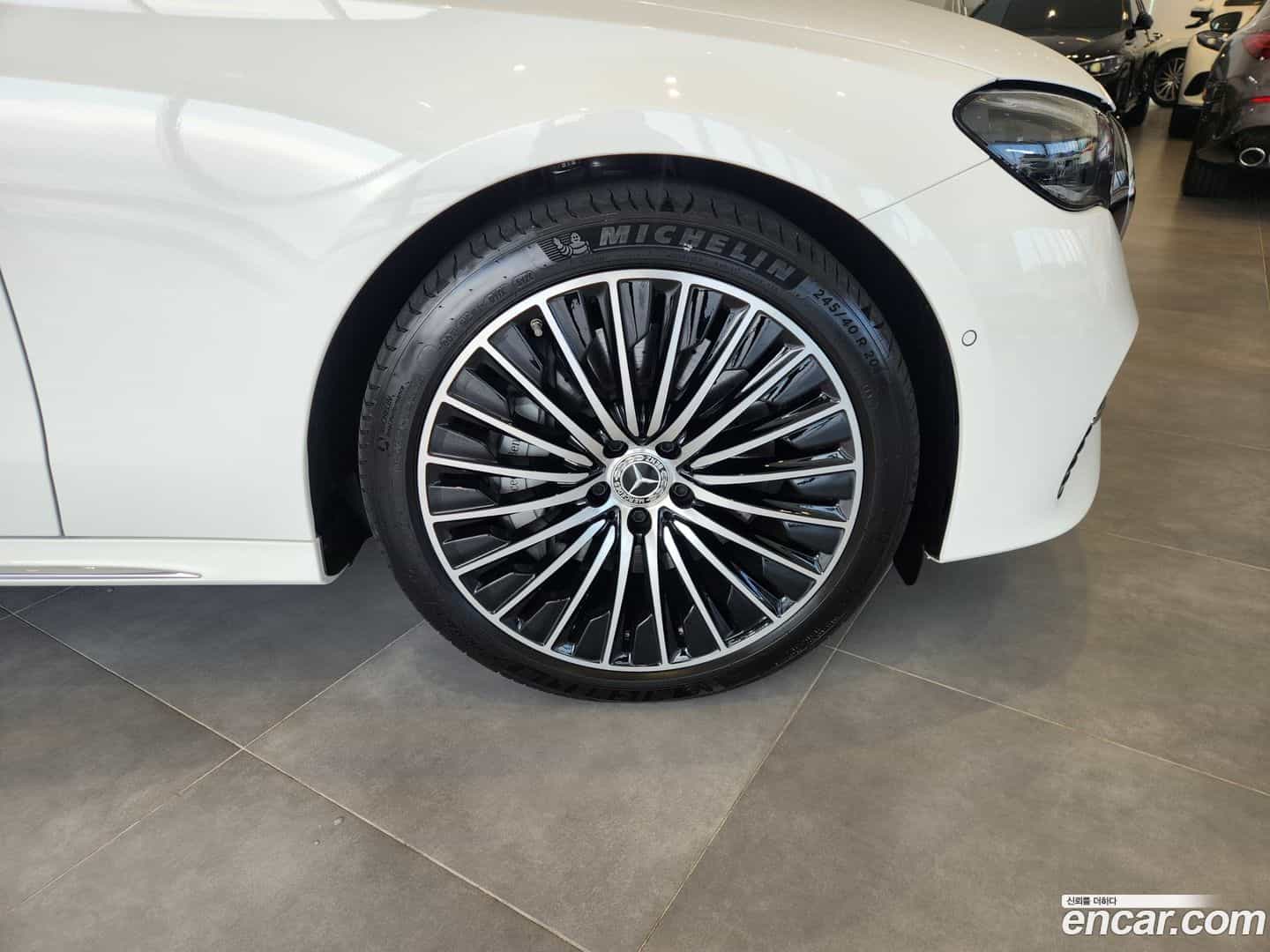 E-Class Mercedes-Benz 2025.11-OUTER-005