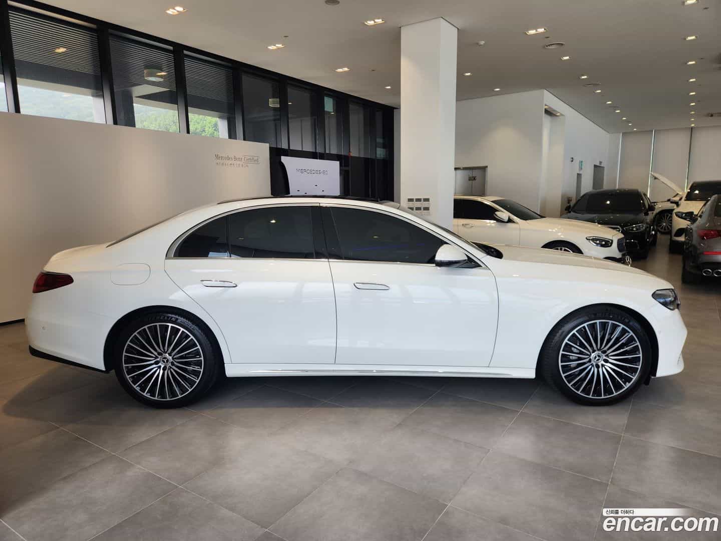 E-Class Mercedes-Benz 2025.11-INNER-009