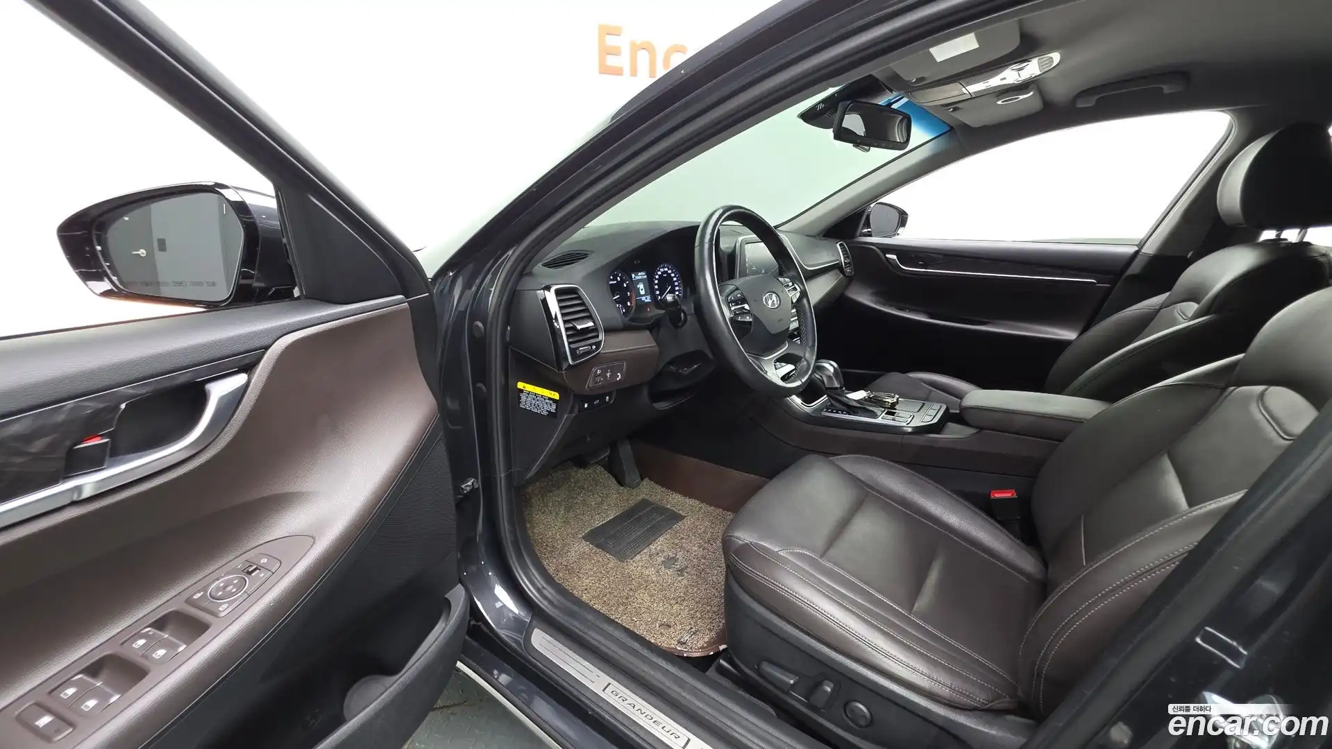 Grandeur Hyundai 2018.0-INNER-010