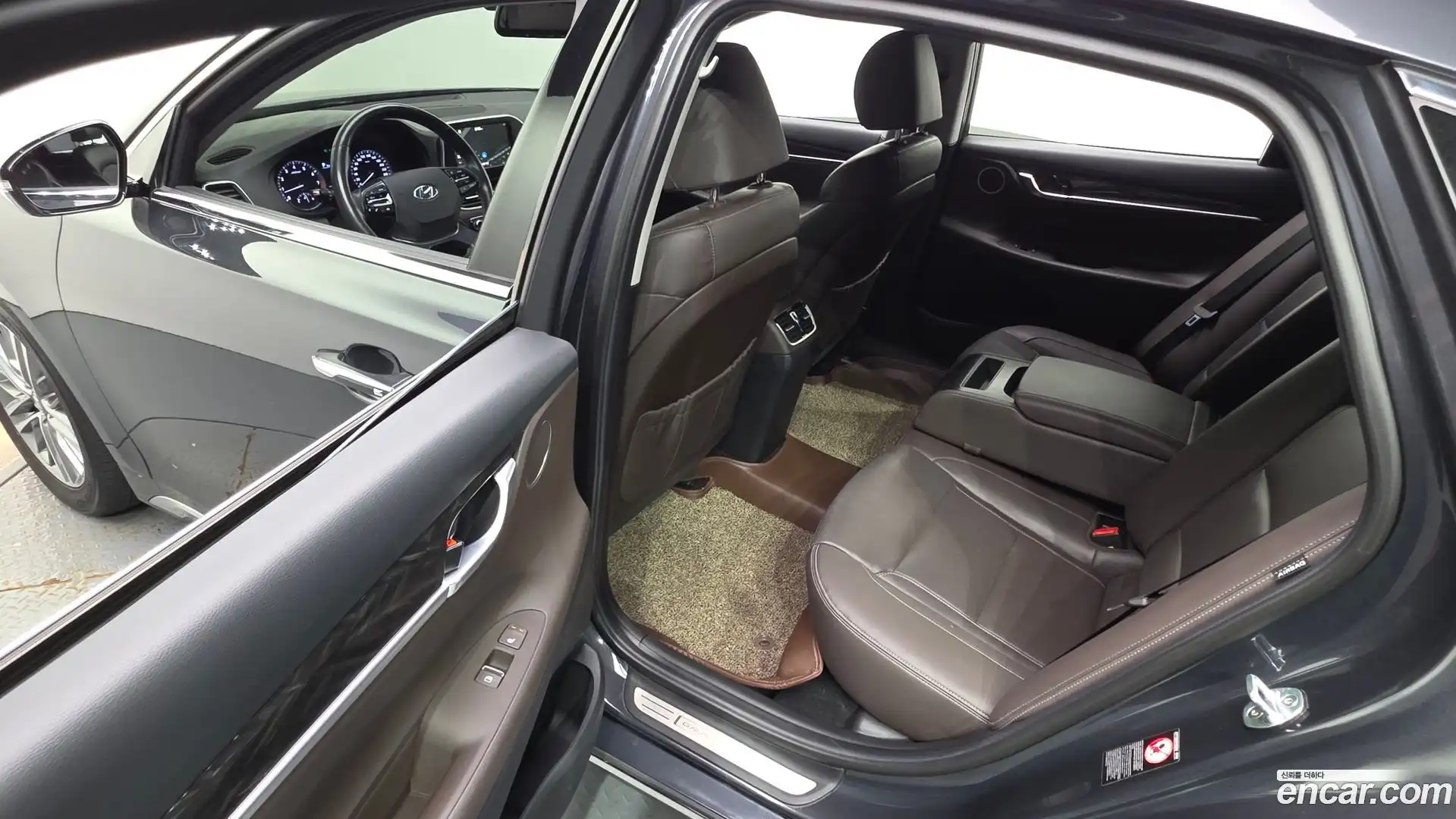 Grandeur Hyundai 2018.0-OPTION-015