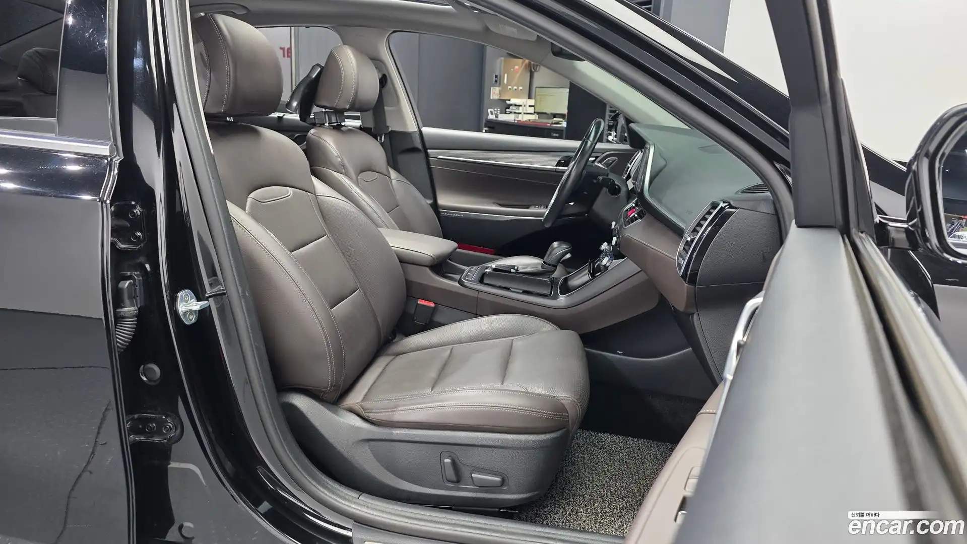 Grandeur Hyundai 2017.8-OPTION-015