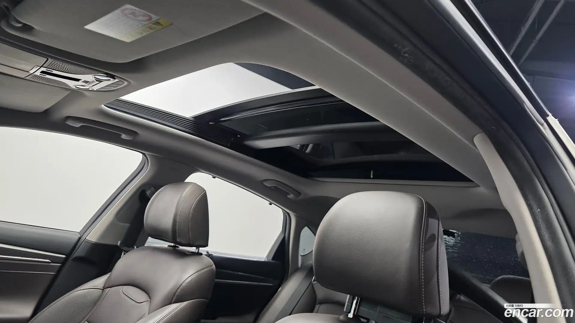 Grandeur Hyundai 2017.8-OPTION-023