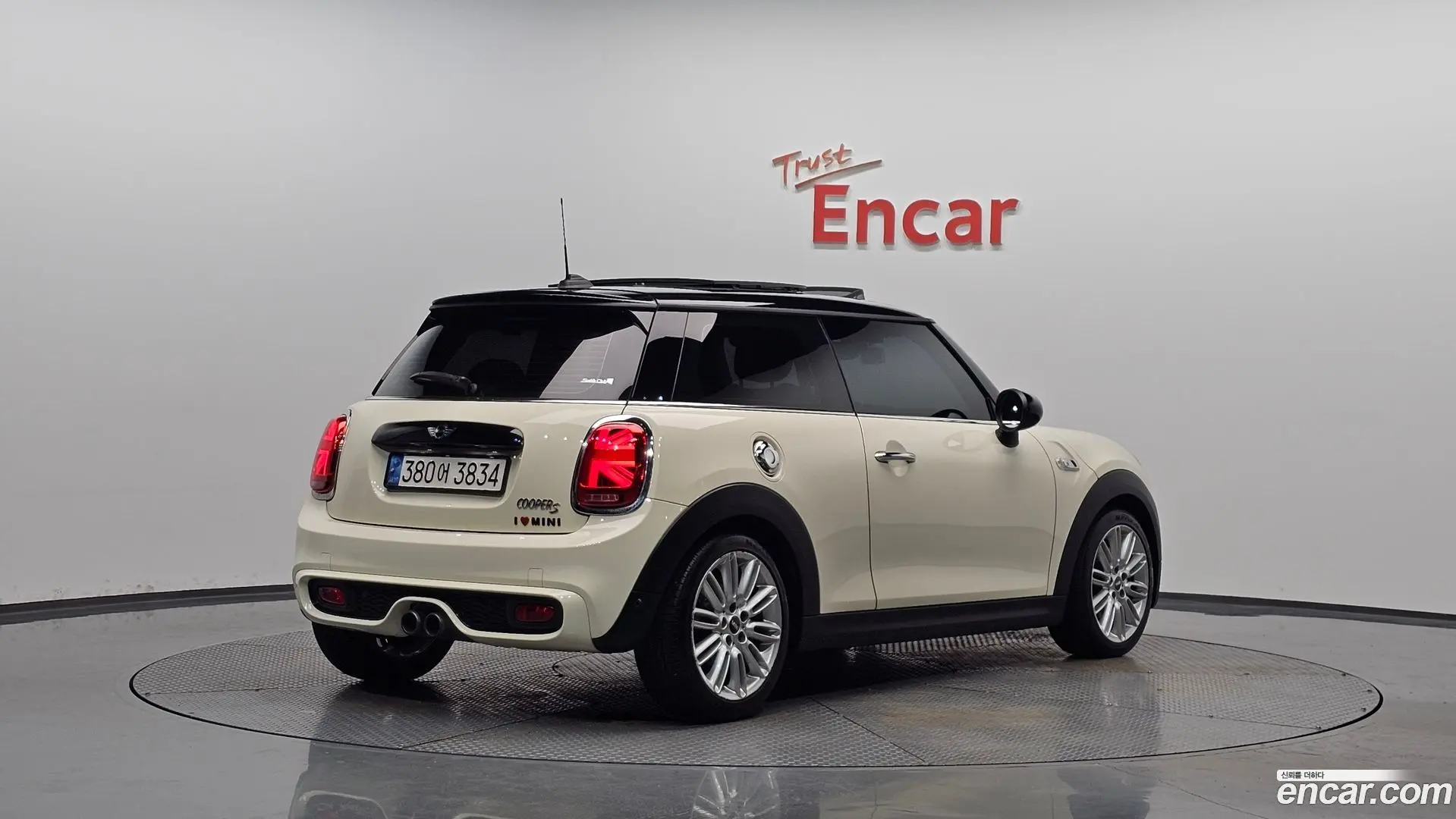 Main__Slider__Photo:Cooper Mini 2016.5-1