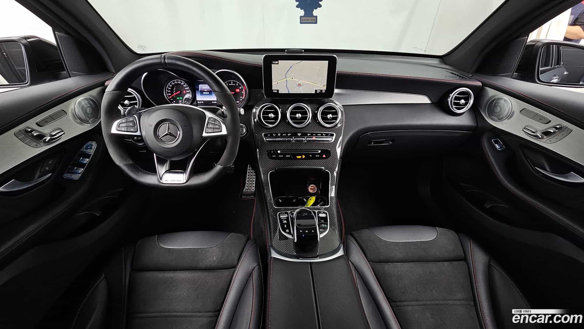 GLC-Class Mercedes-Benz 2019.11-INNER-007