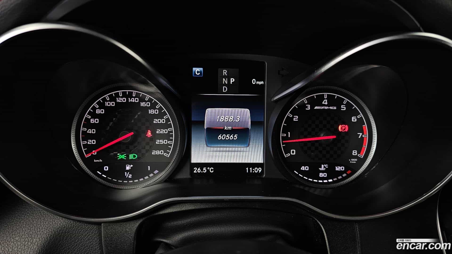 GLC-Class Mercedes-Benz 2019.11-INNER-008
