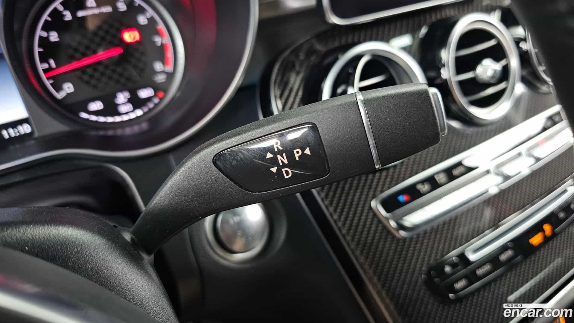 GLC-Class Mercedes-Benz 2019.11-INNER-009