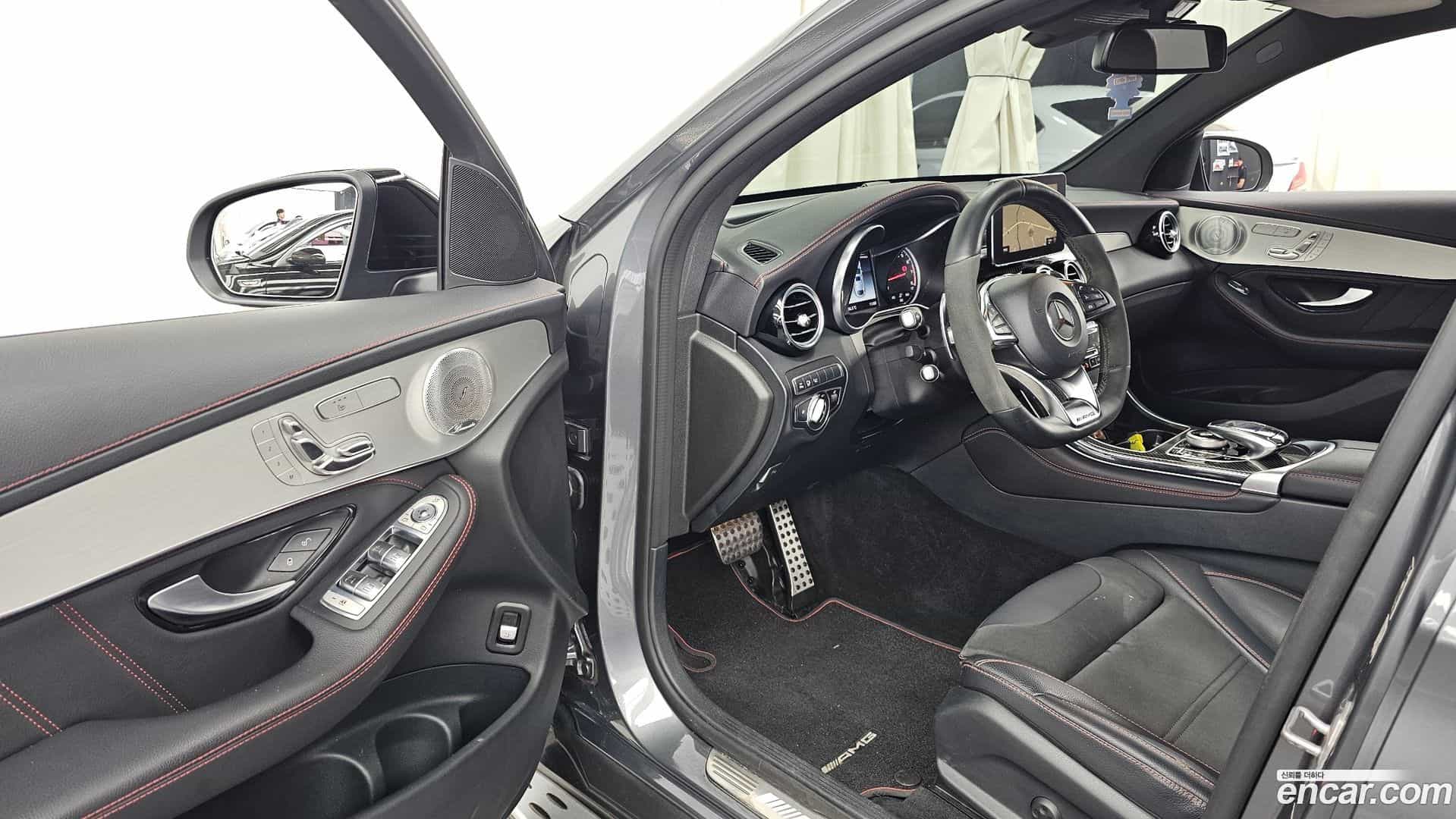 GLC-Class Mercedes-Benz 2019.11-INNER-010