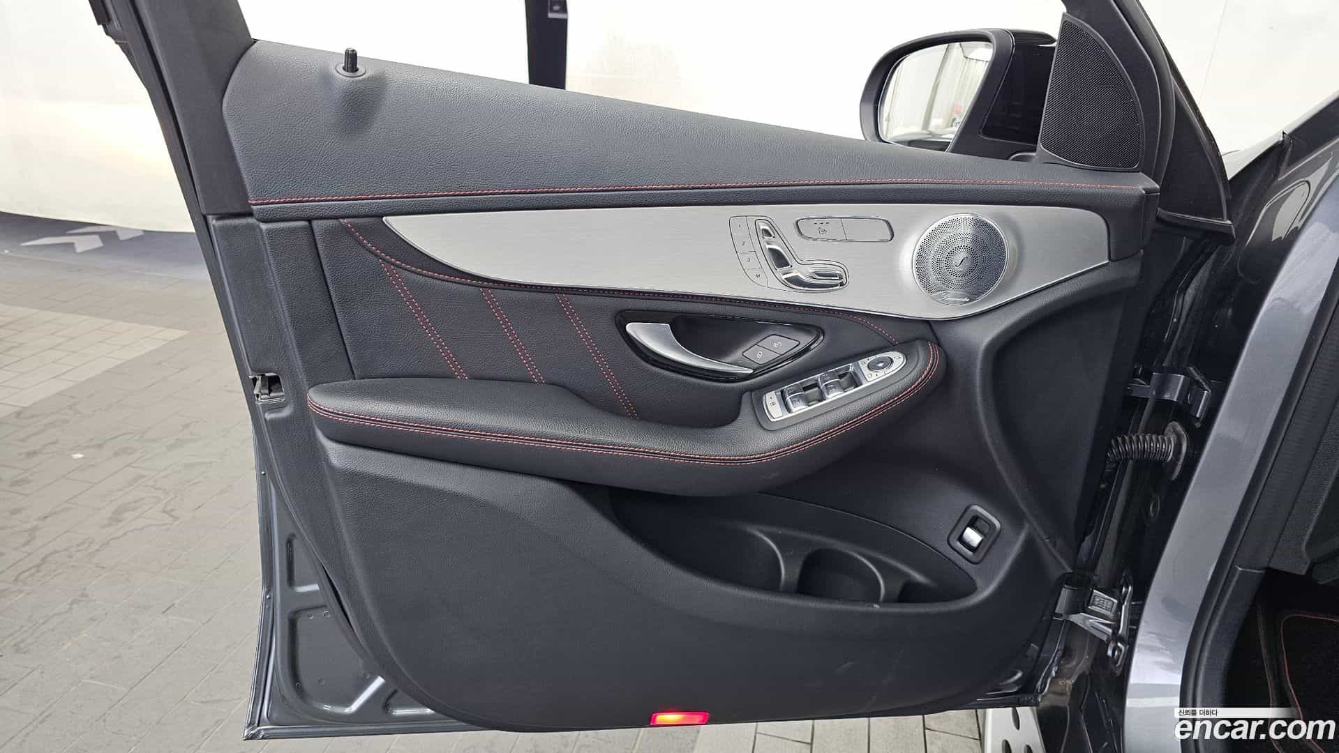 GLC-Class Mercedes-Benz 2019.11-INNER-034