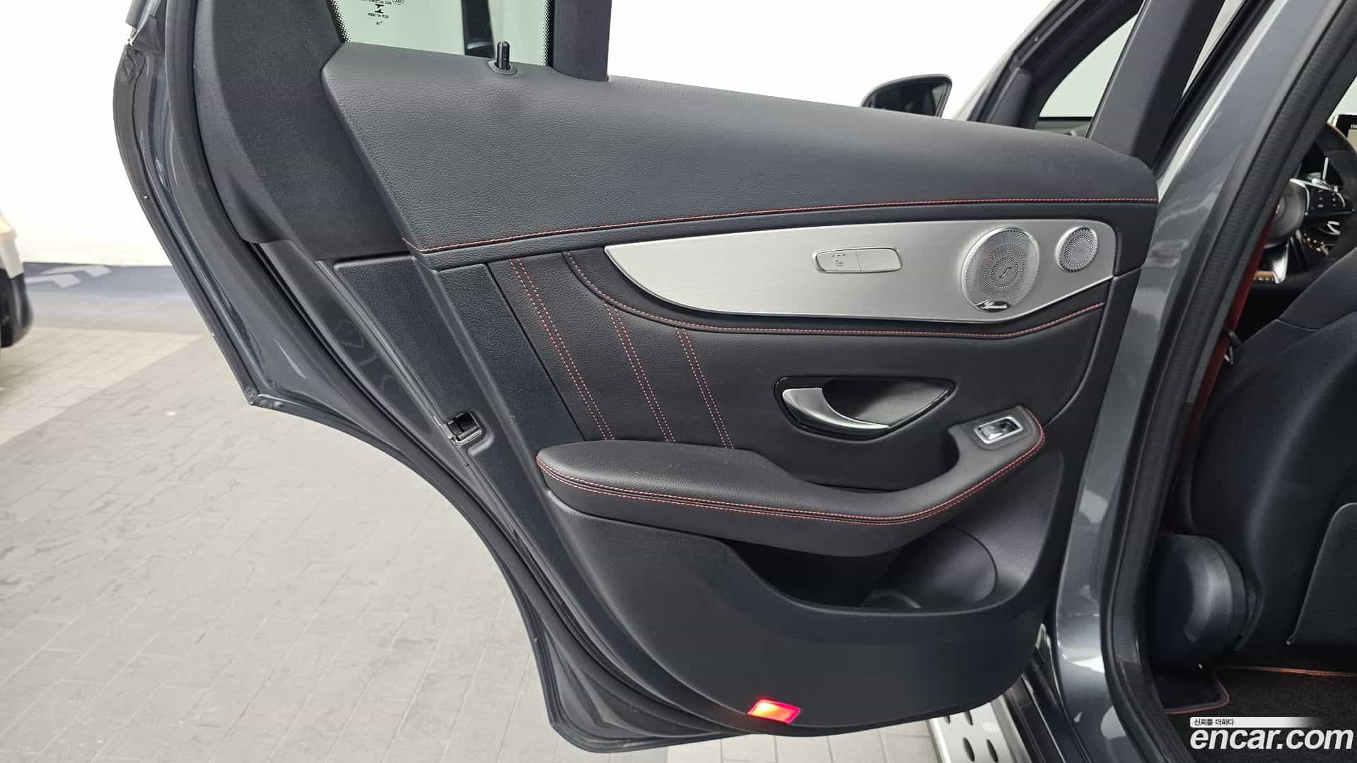 GLC-Class Mercedes-Benz 2019.11-INNER-035