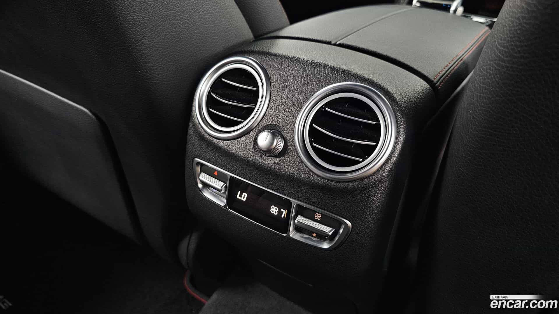 GLC-Class Mercedes-Benz 2019.11-OPTION-046