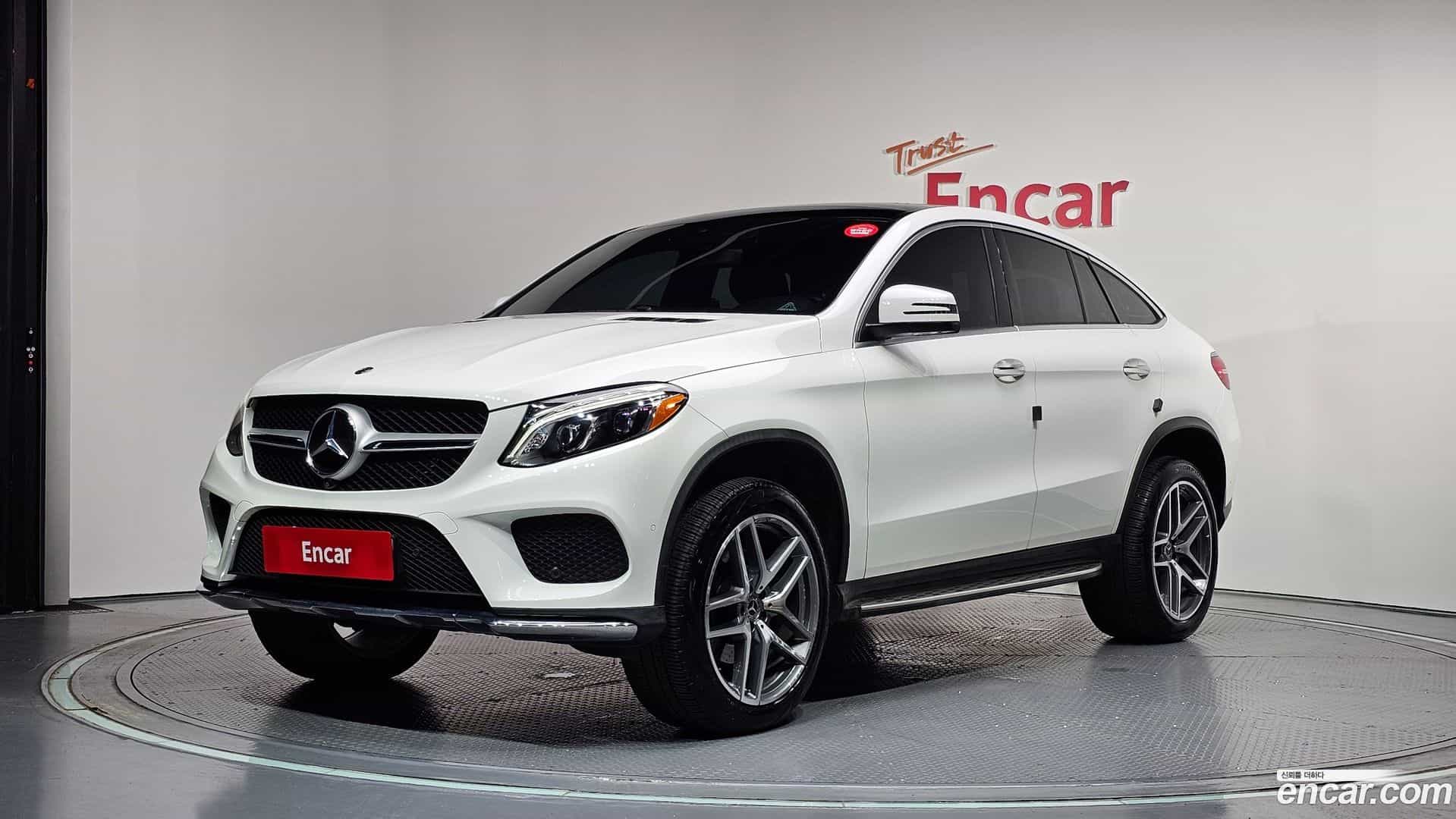 GLE-Class Mercedes-Benz 2018.8-OUTER-001