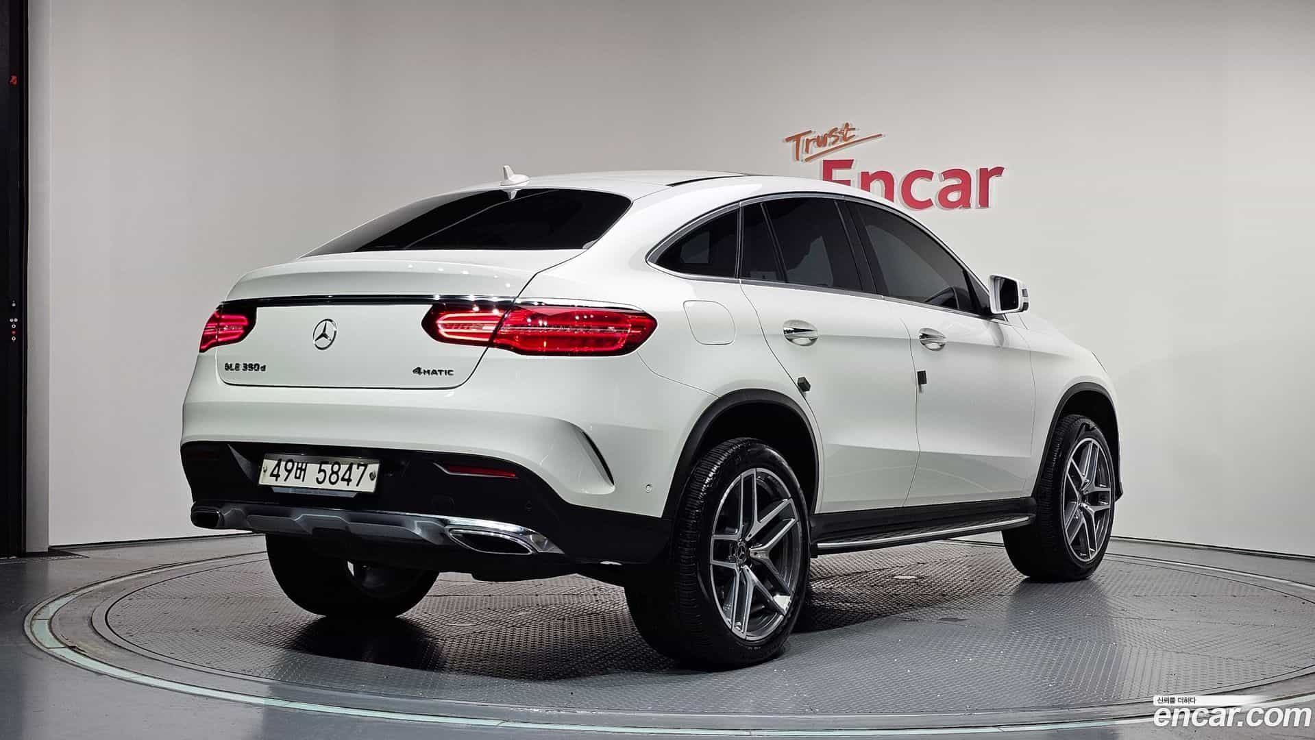 GLE-Class Mercedes-Benz 2018.8-OUTER-002