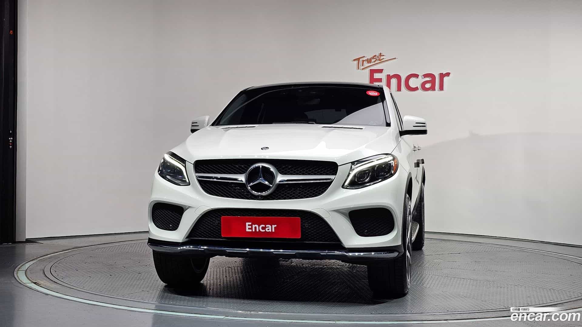GLE-Class Mercedes-Benz 2018.8-OUTER-003