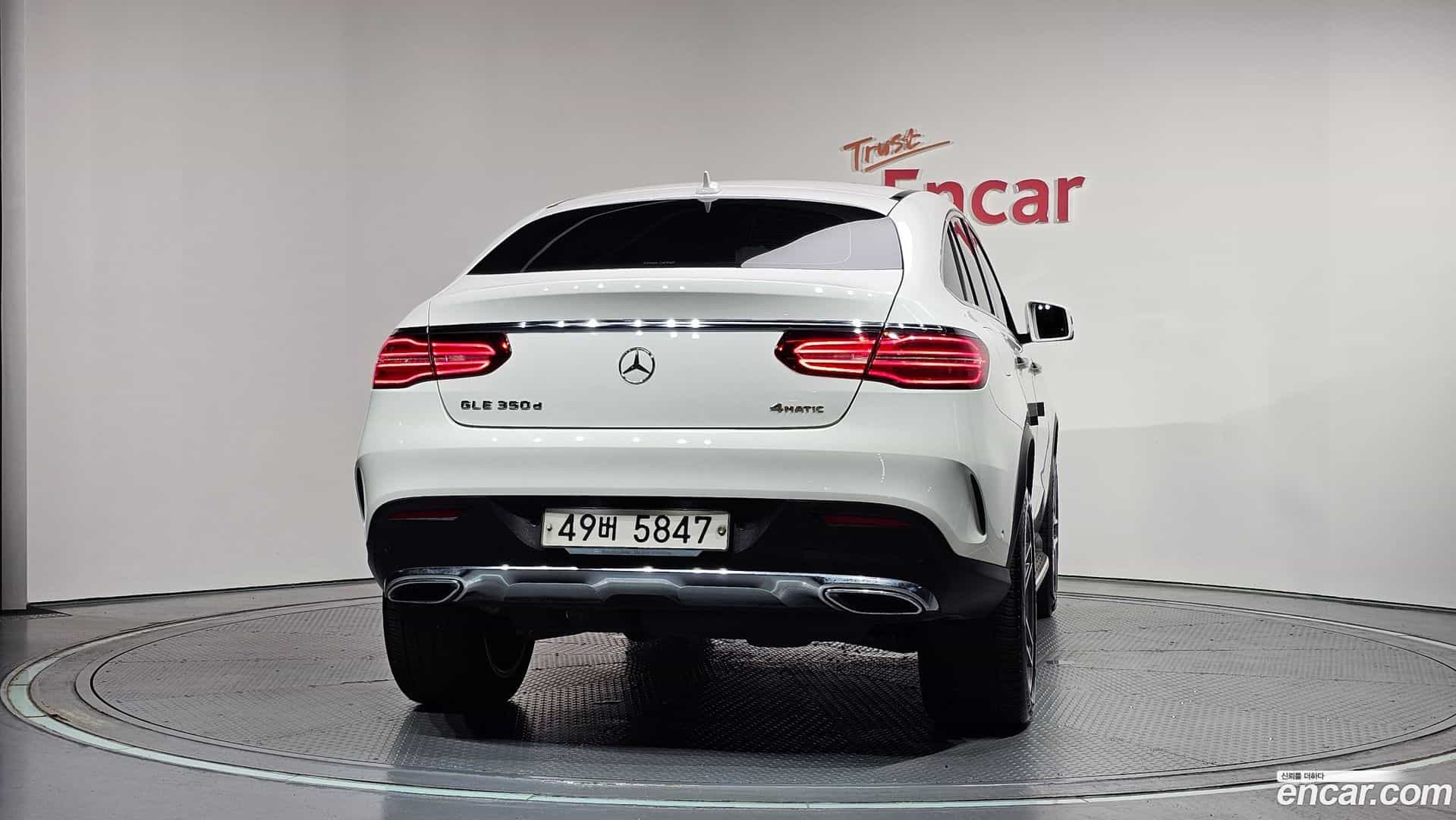 GLE-Class Mercedes-Benz 2018.8-OUTER-004